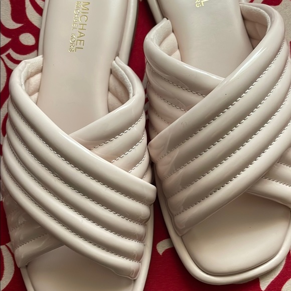 Michael Kors Women's White Slide Sandals New size 6 stunning light pink color - Picture 3 of 4